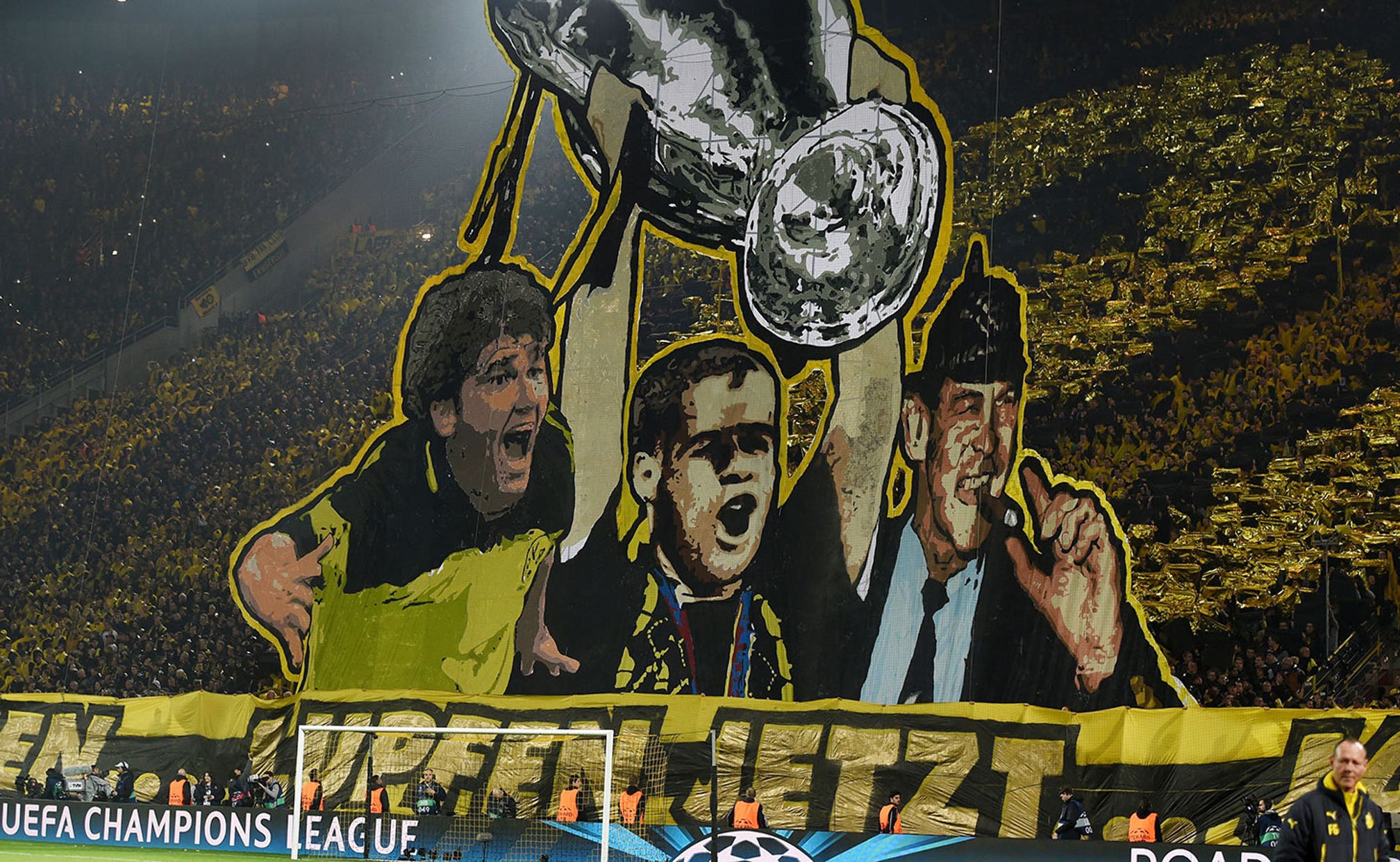 Dortmund Fans Unfurl Massive Tifo Vs Juventus Video Fox Sports