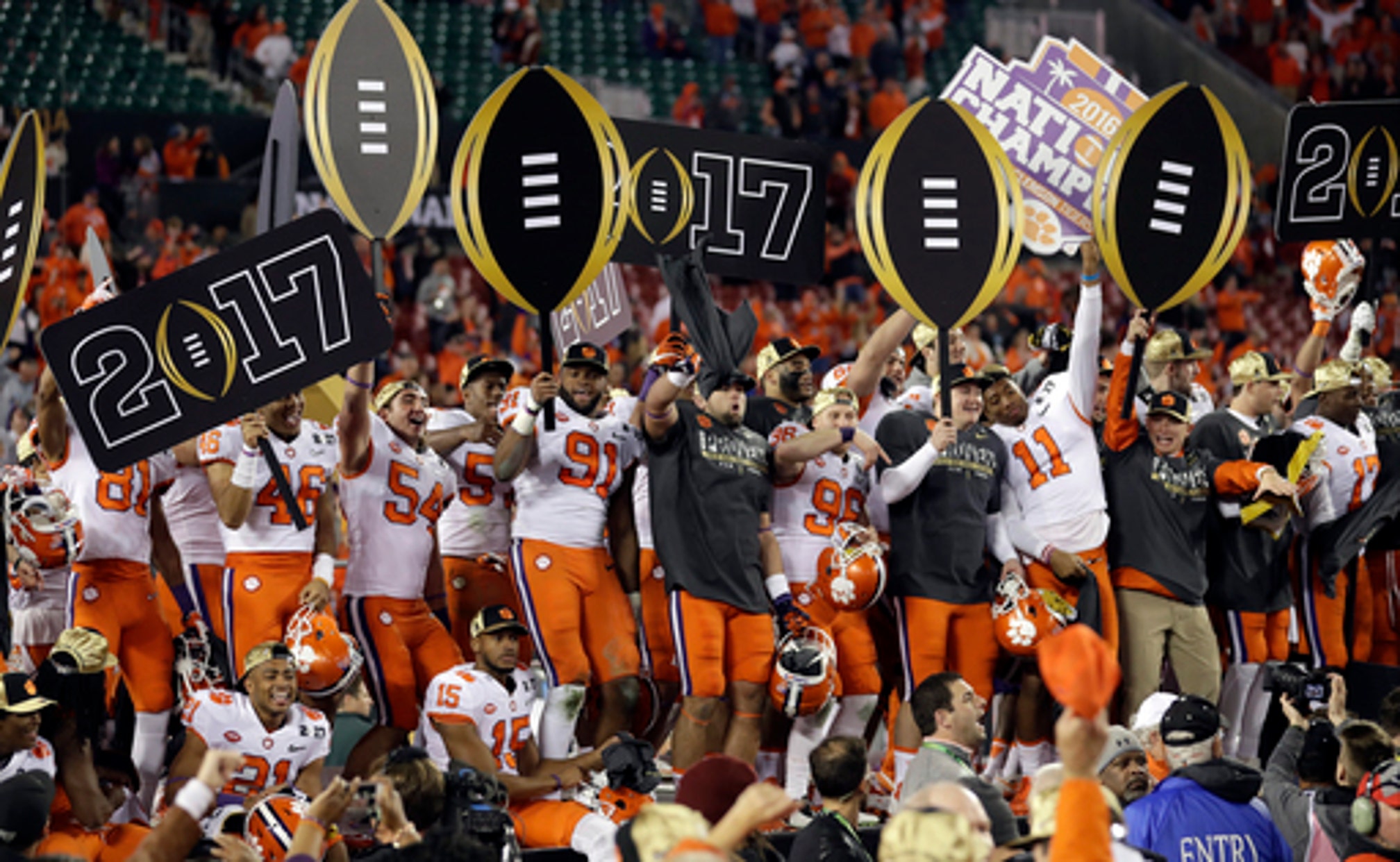 Clemson win makes big winners out of bettors in Las Vegas ...