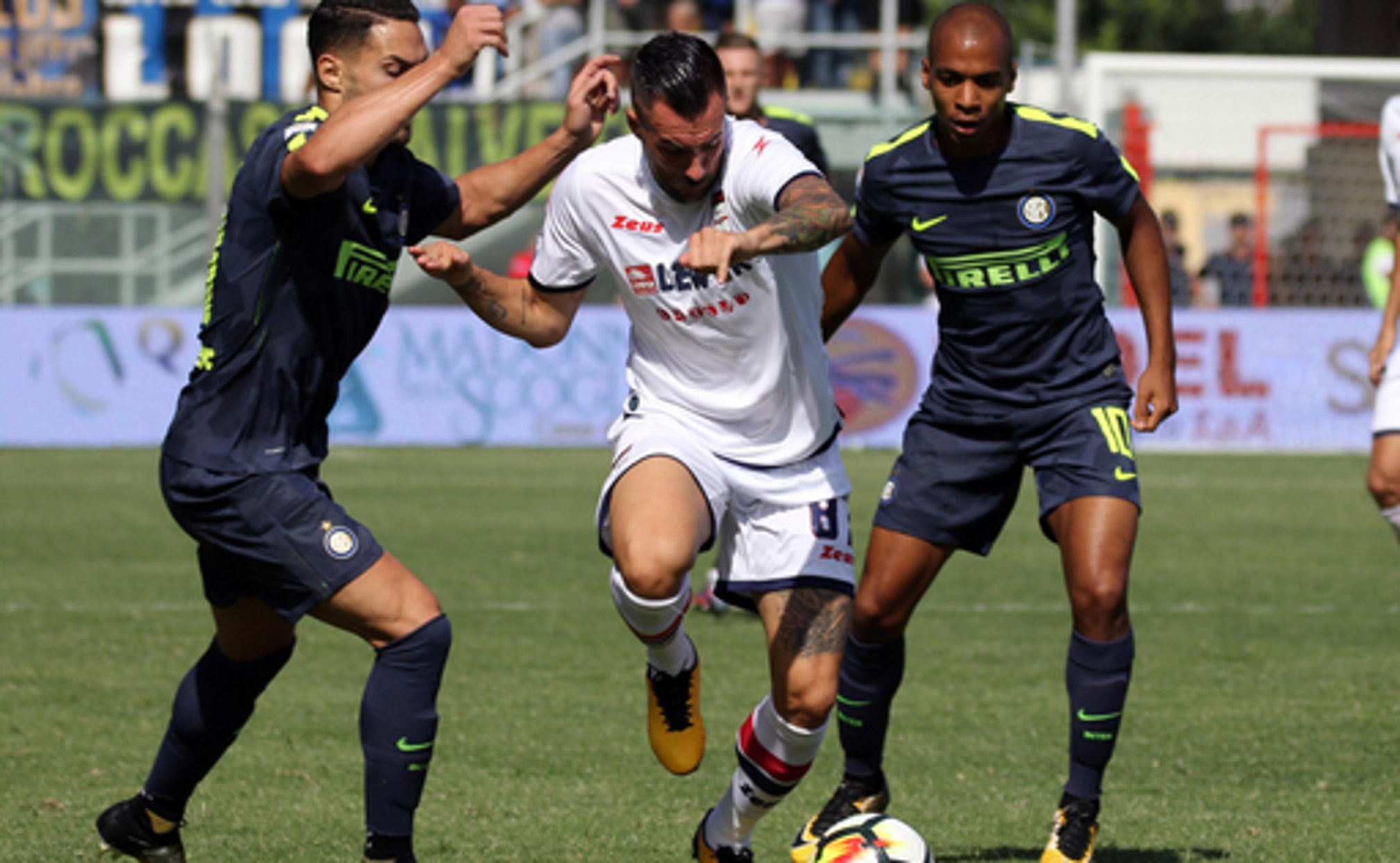 Inter Milan Leaves It Late To Beat Crotone And Stay Perfect Fox Sports