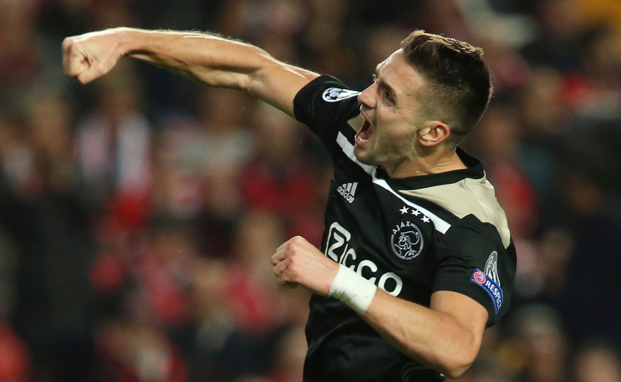 Ajax Holds Benfica To 1 1 Draw In Champions League Fox Sports