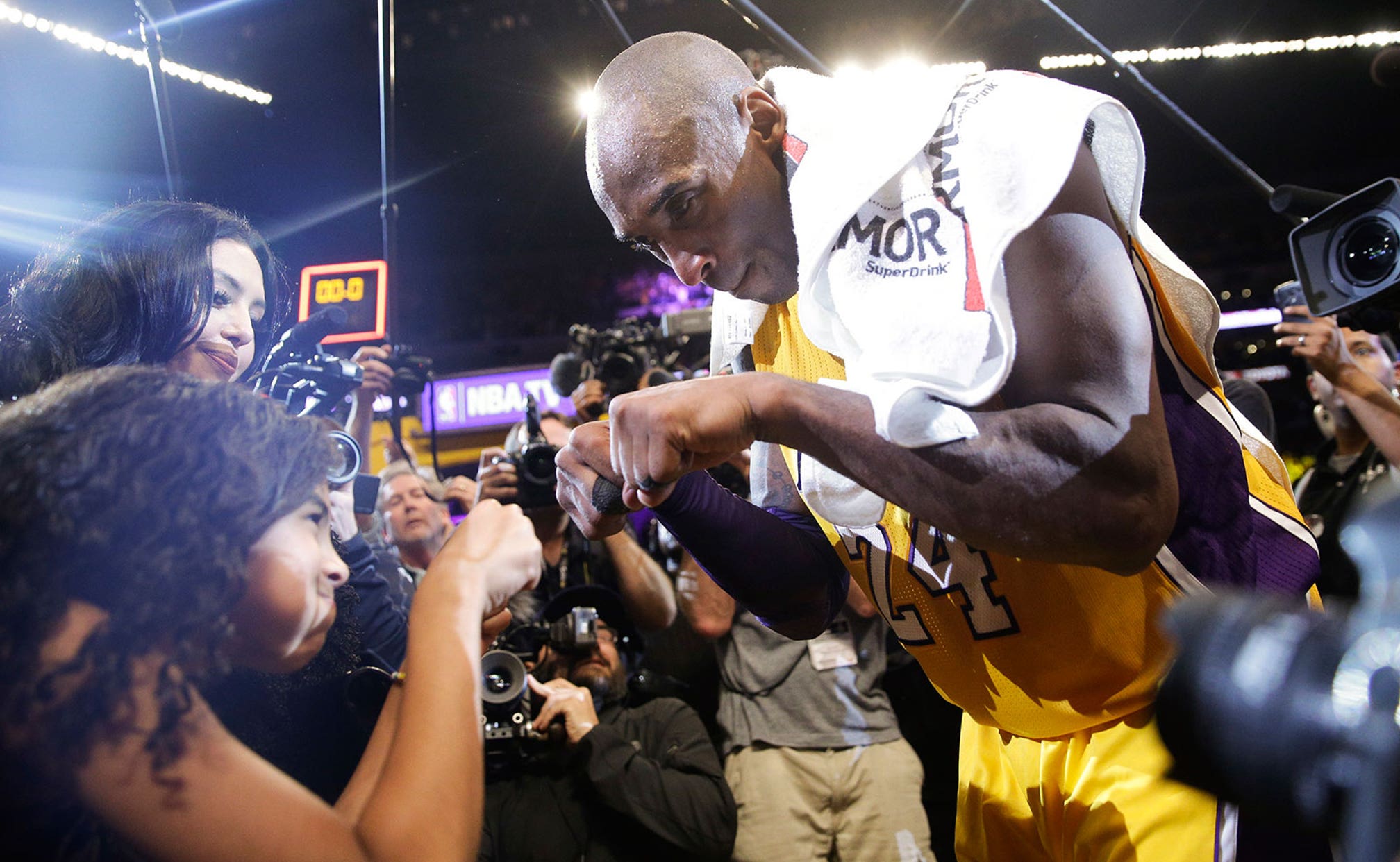 10 Unforgettable Images From Kobe Bryants Final Game Fox Sports