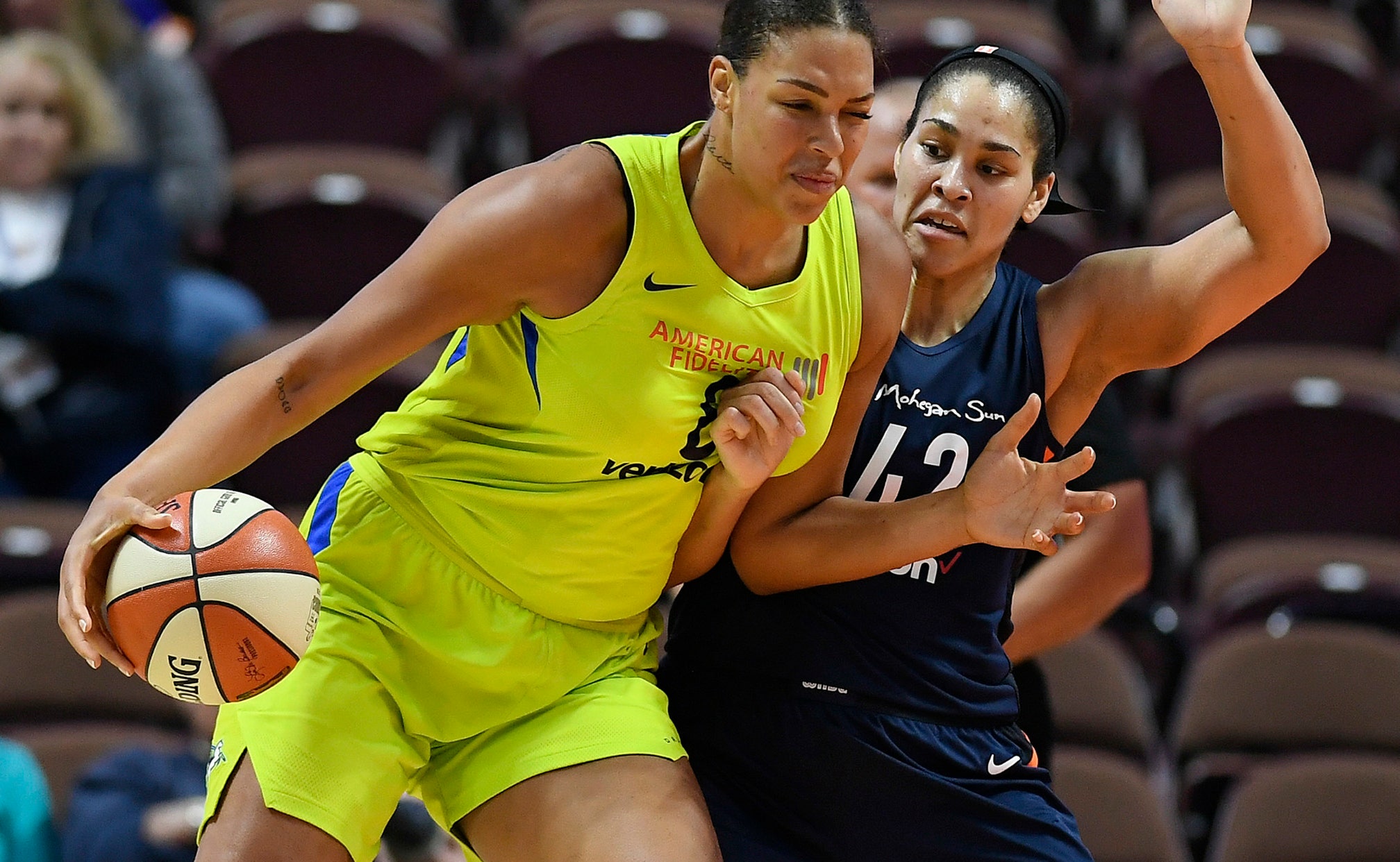 Ap Source Dallas Star Liz Cambage Asks To Be Traded Fox Sports