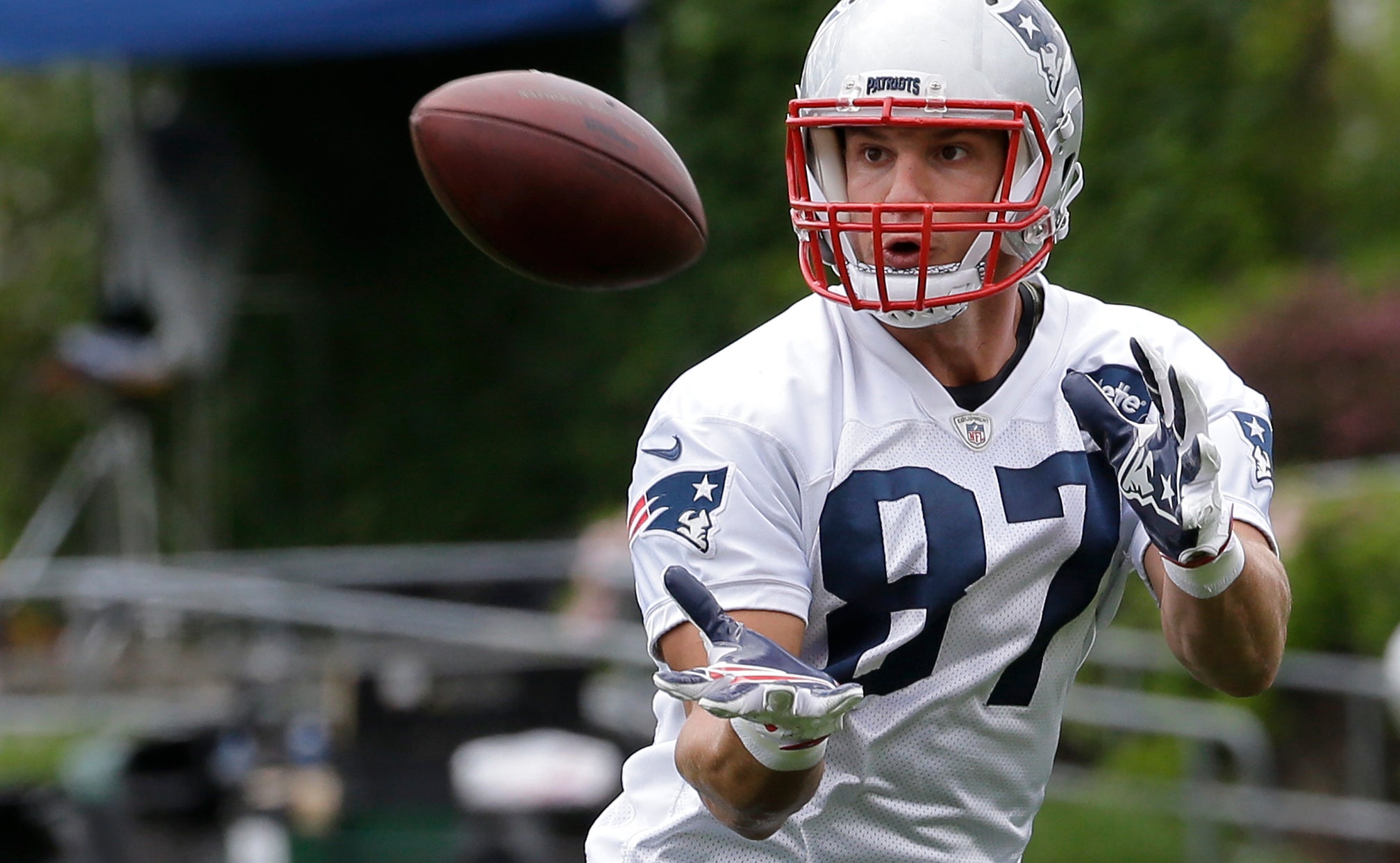 Pats Gronk Gets 4 3m Raise Highest Paid Tight End In Nfl Fox Sports