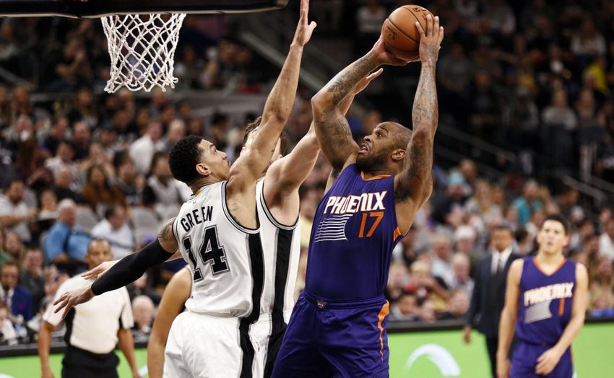 Nba Trade Rumors New York Knicks Targeting P J Tucker Fox Sports