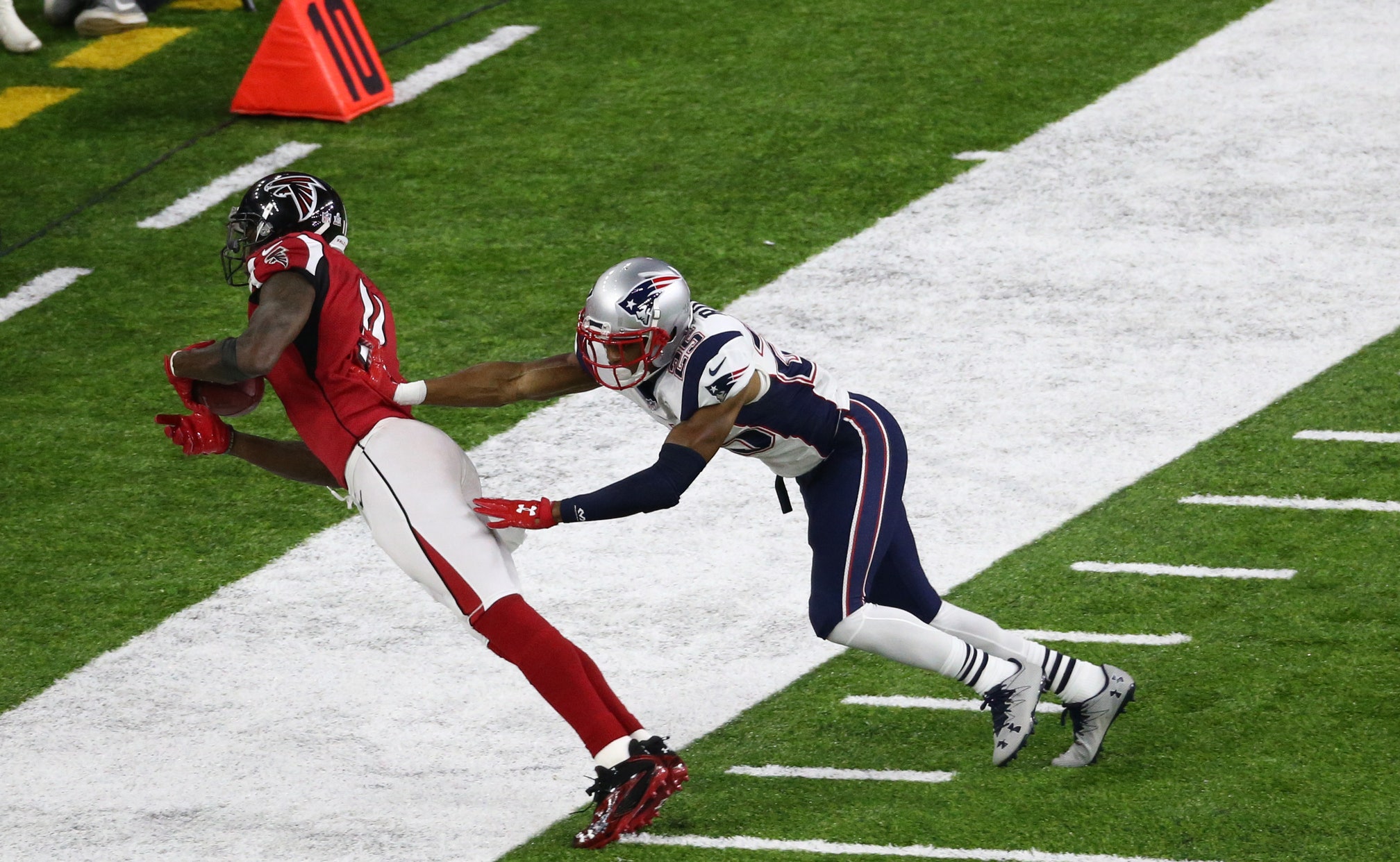 Julio Jones Somehow Stays Inbounds For Unreal Catch in Super Bowl (Video) |  FOX Sports