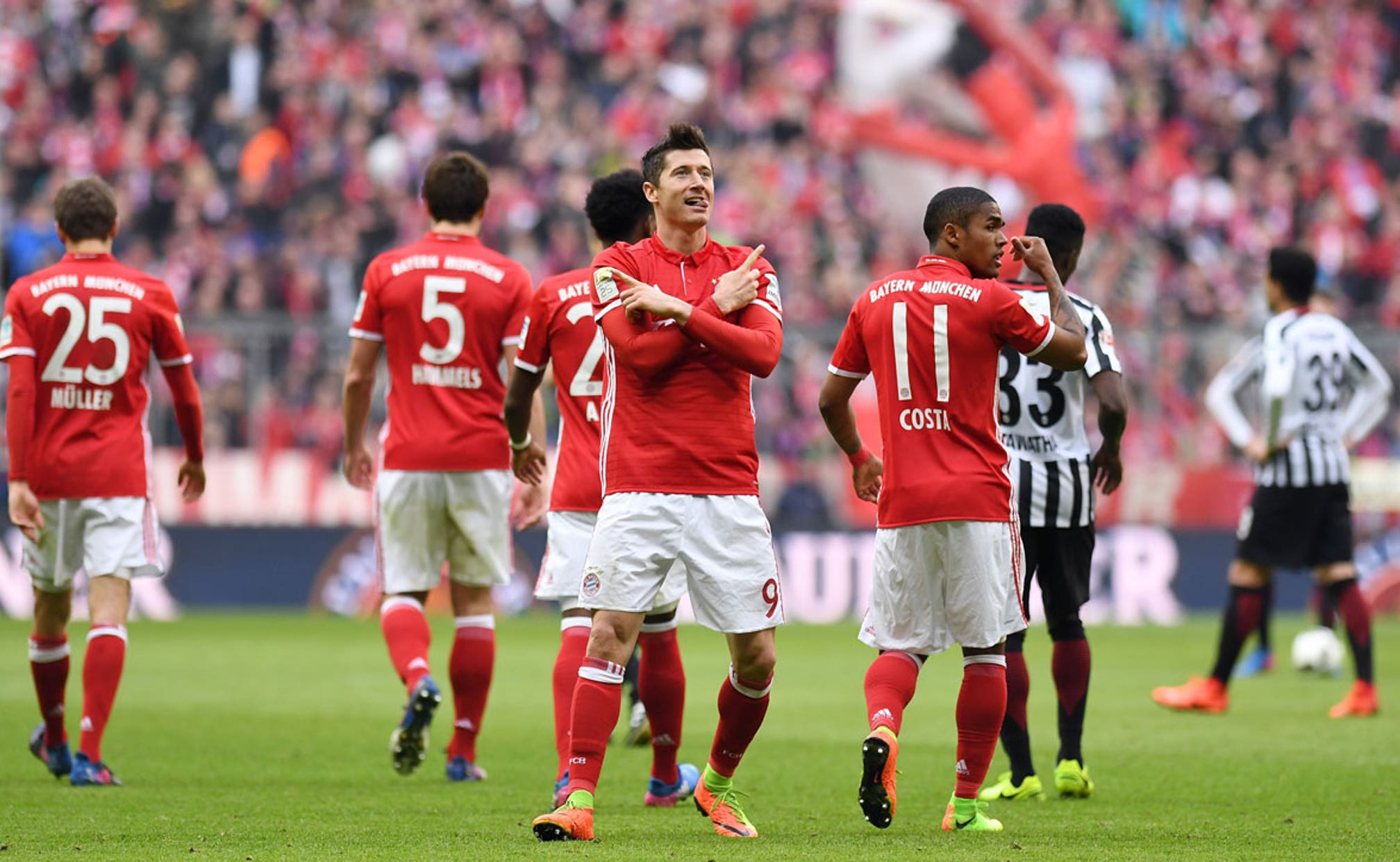 As Trailing Clubs Drop Points Path To Bundesliga Title Clears For Bayern Munich Fox Sports