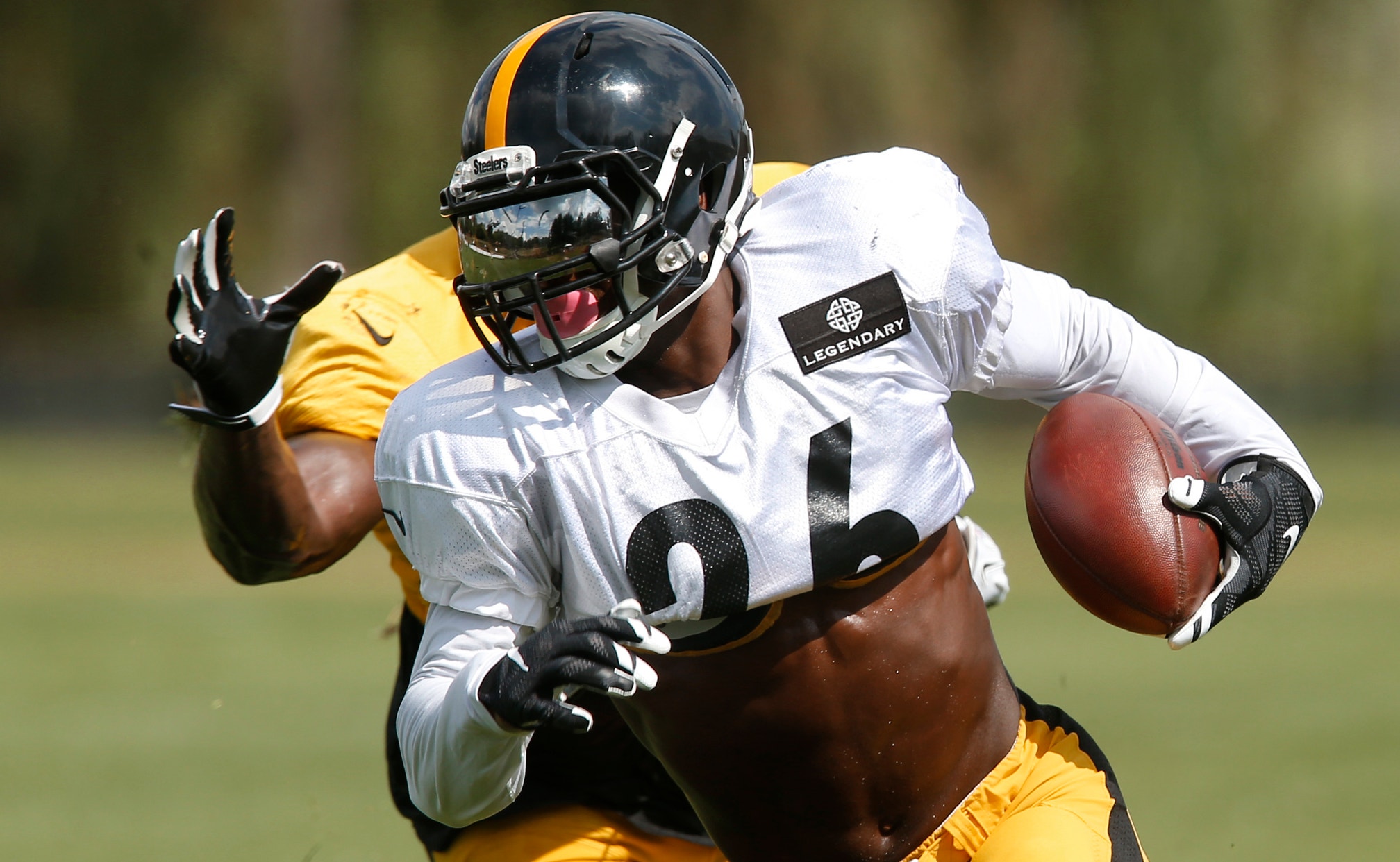 Steelers Rb Le Veon Bell Explains Why He Shows Off His Washboard Abs Fox Sports
