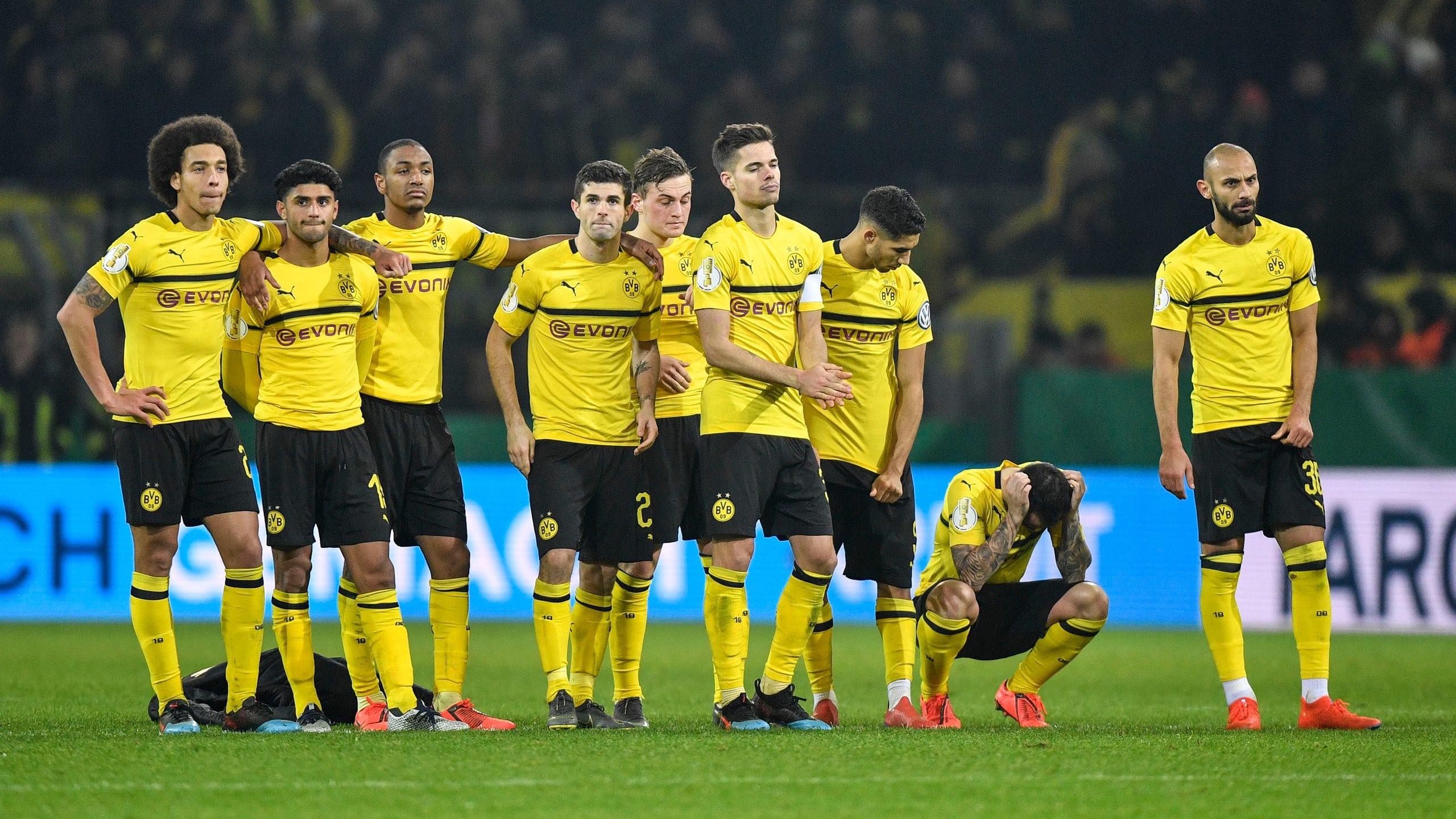 Title hopes on the line for Dortmund as Leverkusen visits | FOX Sports