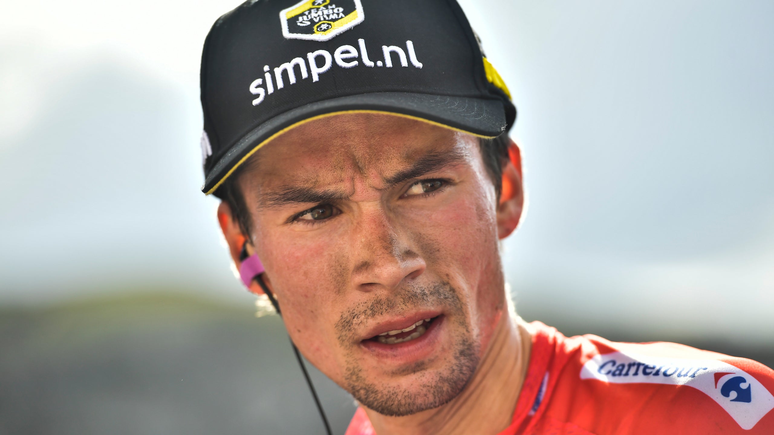 Roglic overcomes crash to keep Spanish Vuelta lead | FOX ...
