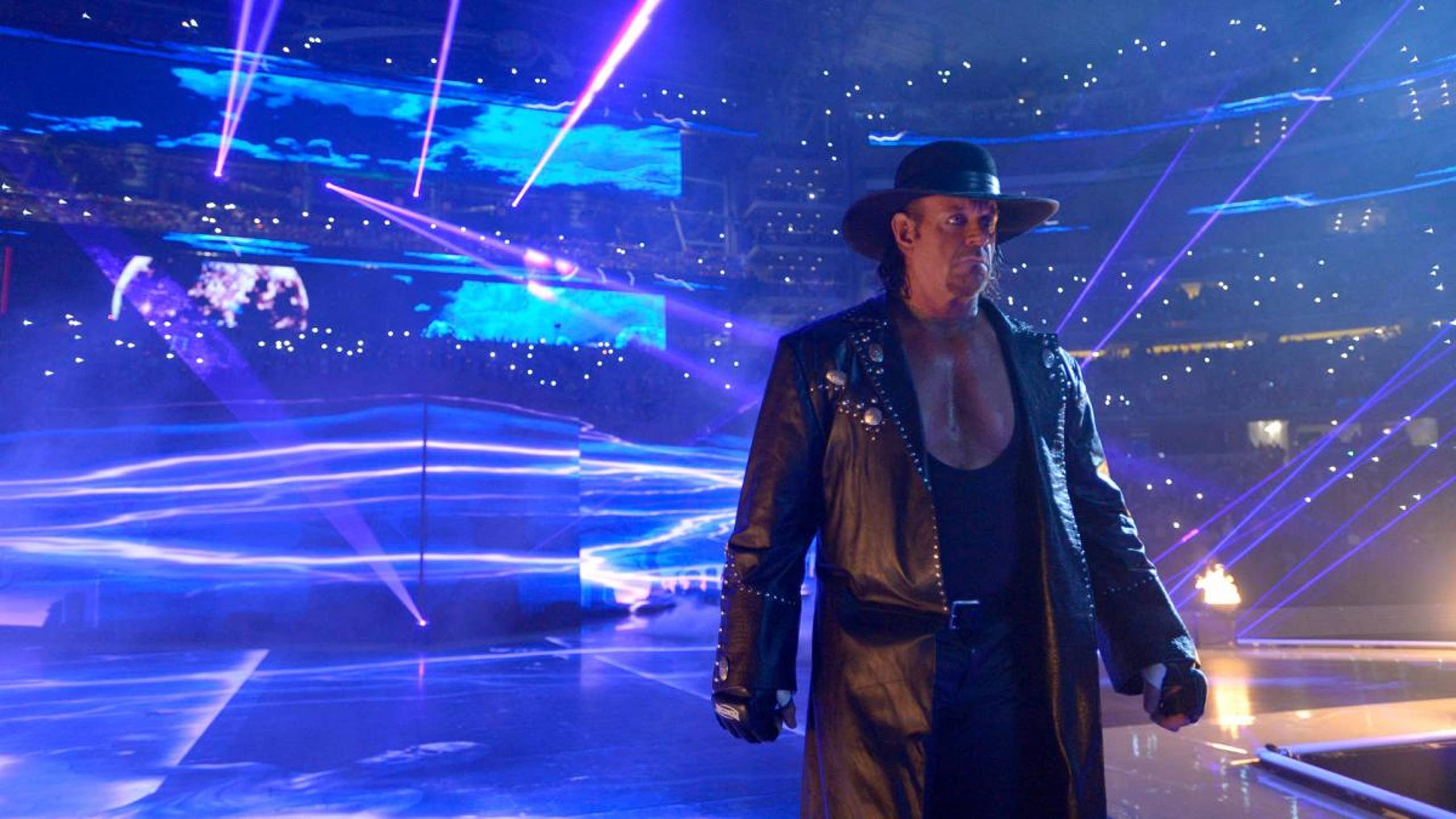 Undertaker Enters The 2017 Wwe Royal Rumble Match On Raw Video Fox Sports 