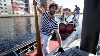 Next Story Image: Row like mad: Venetian-style gondoliers race in US contest