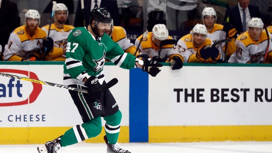 Stars even series with 5-1 win over Predators after 4 in 1st