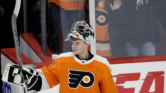 Hart, Gordon win in debuts as Flyers top Red Wings 3-2