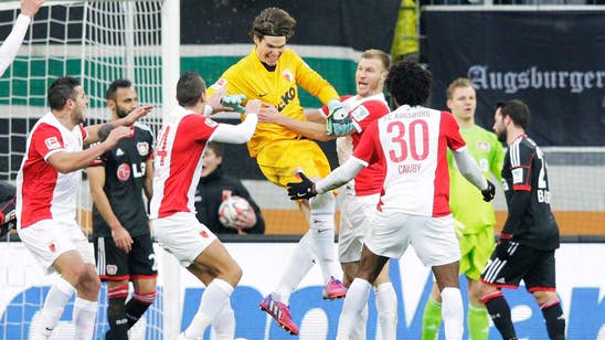 Augsburg keeper scores last-gasp equalizer vs. Bayer (VIDEO)