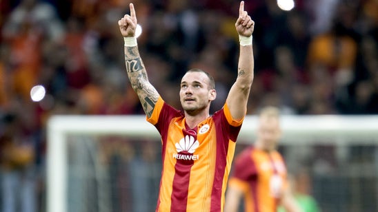 Goosebumps! Sneijder leads Galatasaray fans in post-game victory chant