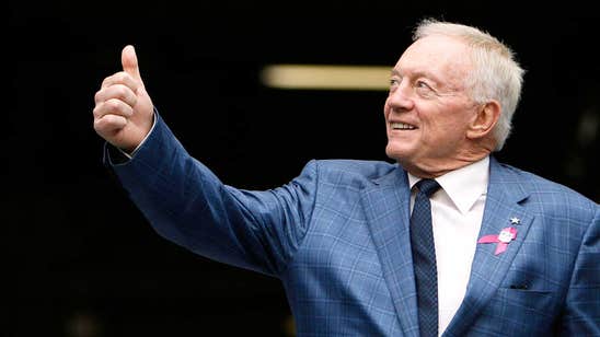 Jerry Jones has hip replacement, planning another