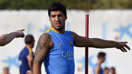 Kid tells Barcelona's Luis Suarez that he is the best, Suarez corrects him