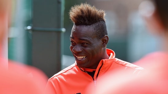 Mario Balotelli crashes wedding photoshoot and makes this Liverpool couple's day