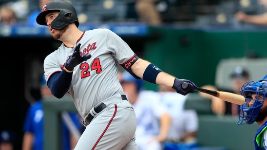 Twins sign Adrianza and Wisler, but non-tender Cron