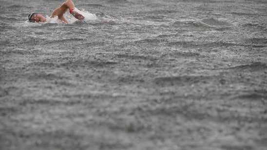 Cunha wins 3rd straight 25km open water race at world titles