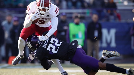 Hull scores 4 TDs, Northwestern routs UMass 45-6