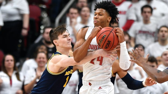 Back in top spot, No. 1 Louisville shuts down No. 4 Michigan