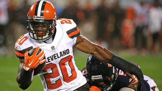 Browns waive RB Shaun Draughn, sign LB Jayson DiManche