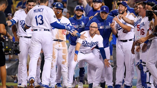 Muncy's homer in 10th lifts Dodgers over Blue Jays 2-1