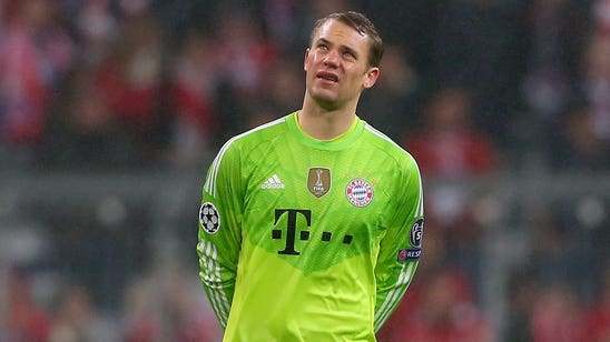 Super casual Manuel Neuer backheel flick impresses Frankfurt coach (GIF)