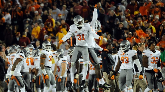 Oklahoma escapes Iowa State to remain unbeaten