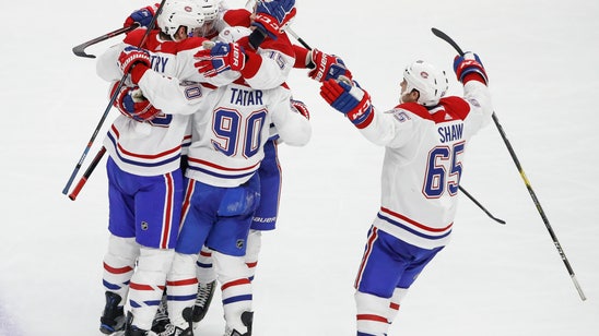 Tatar’s late goal lifts Canadiens over Blackhawks