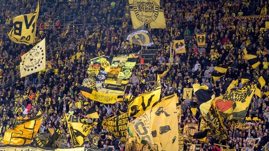 Dortmund squad, Yellow Wall perform rendition of "Jingle Bells"