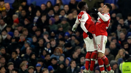 Arsenal overcomes Luiz red card to draw 2-2 at Chelsea
