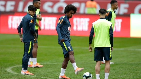 Willian practices with Brazilian team ahead of Copa América