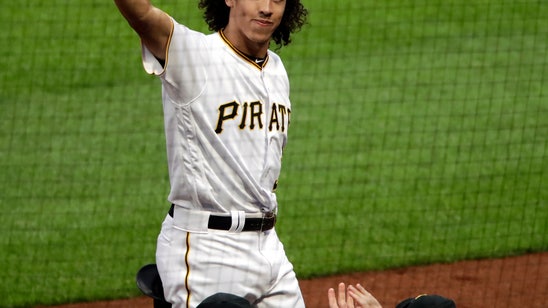 Tucker homers in debut, Pirates top Giants 3-1 in 5 innings