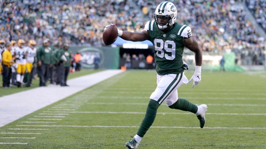 Jets' Herndon has fractured rib, Winters dislocated shoulder