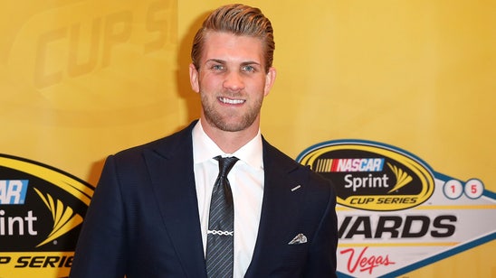 Nationals' Harper does Macarena, serenades young fan