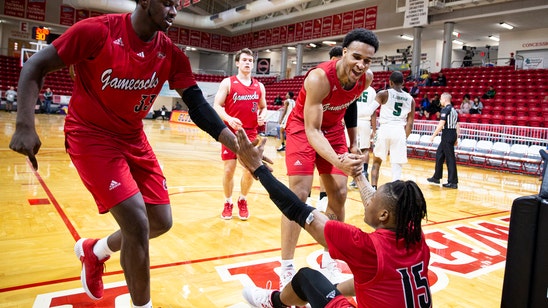 St. Hilaire lifts Jacksonville St over Chicago St 71-62