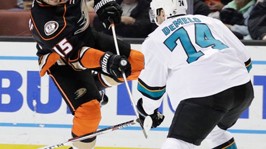 Lindholm's first goal lifts Ducks over Sharks 3-2 (Dec 09, 2016)