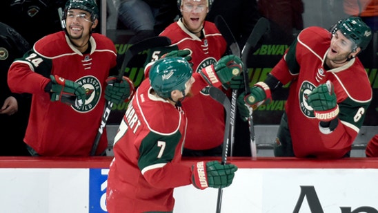 Kuemper has 27 saves, Wild beat Coyotes for 7th straight win (Dec 17, 2016)