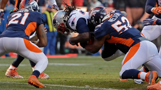 Broncos play down offensive vs. defensive rift