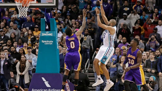 Walker leads Hornets past hot-shooting Lakers, 117-113 (Dec 20, 2016)