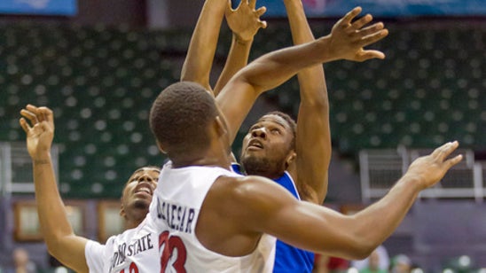 String of 3s sends Aztecs past Tulsa in Diamond Head semis (Dec 23, 2016)