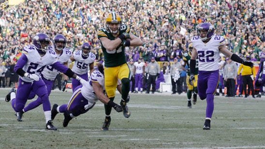 Packers move step closer to division title, boot Vikings