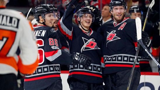 Aho's 1st hat trick helps Hurricanes beat Flyers to end skid (Jan 31, 2017)