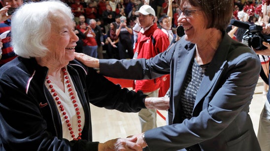ICYMI: VanDerveer reaches 1,000 wins