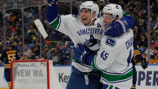 Burrows sparks Canucks' 4-2 win over Sabres (Feb 12, 2017)