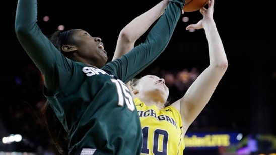 Michigan State beats No. 20 Michigan before record crowd (Feb 19, 2017)