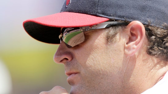 Fits like a glove: Cardinals' Mike Matheny breaks in leather