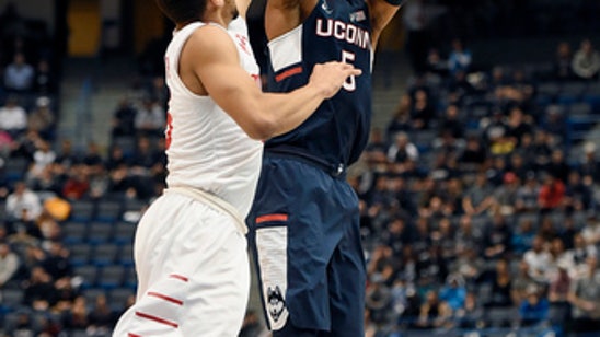 Adams has 23, UConn knocks off Houston 74-63 in AAC quarters (Mar 10, 2017)